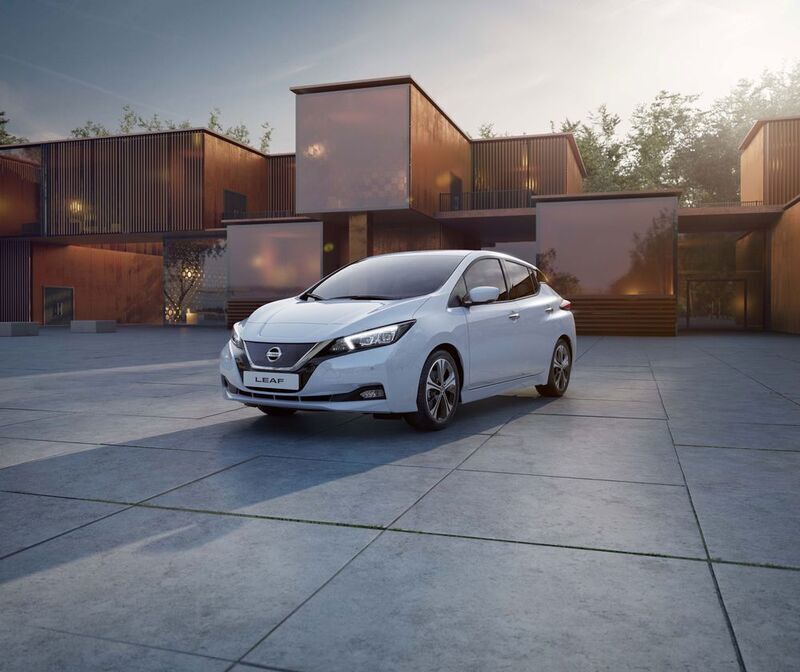 Begagnad 2023 Nissan Leaf Halvkombi | 169 900 kr - Bild 1/4