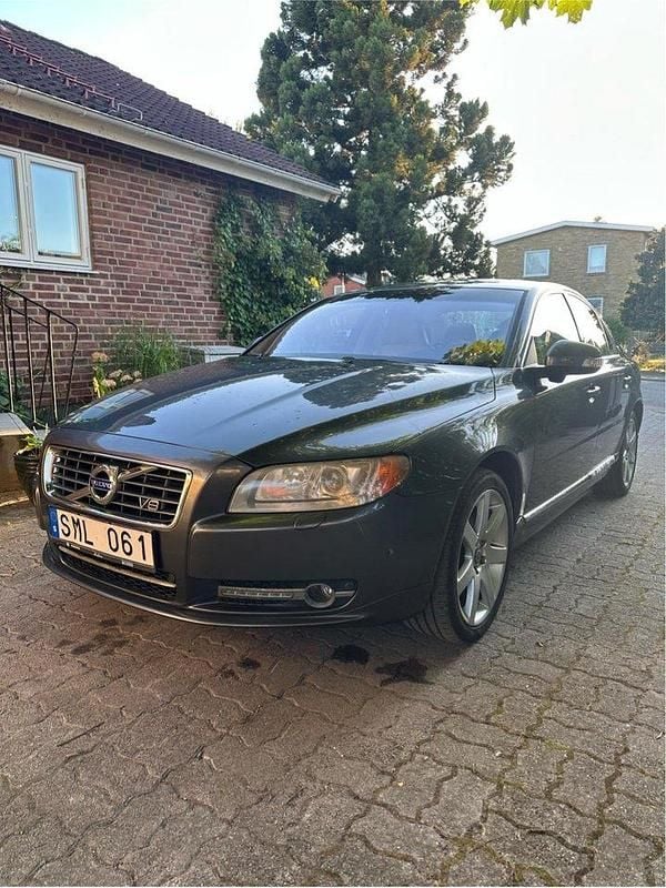 Grå Begagnad 2007 Volvo S80 Executive Sedan | 118 000 kr - Bild 1/4