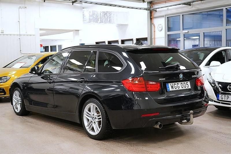 Begagnad BMW 320 Sport Line 184 HK (135 kW) 2014 Svartmetallic Kombi