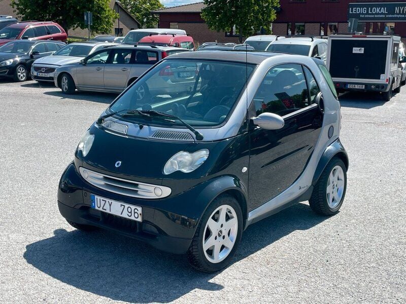 Flerfärgad (svart) Begagnad 2004 Smart ForTwo Coupé Sportkupé | 24 900 kr - Bild 1/4