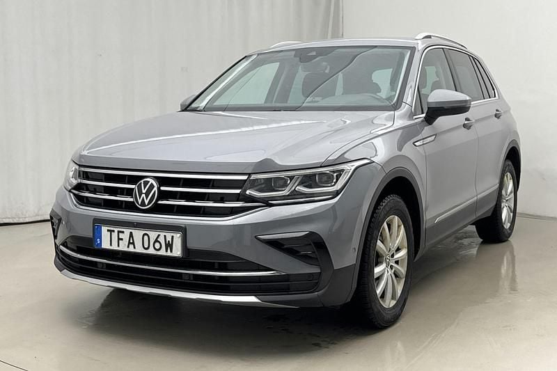 Grå Begagnad 2022 VW Tiguan Elegance SUV | 200 200 kr (Superpris) - Bild 1/4