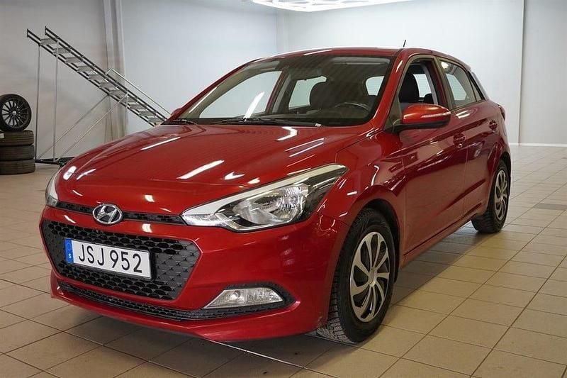Begagnad Hyundai i20 Comfort 84 HK (61 kW) 2016 Röd