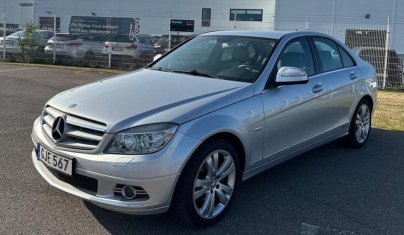 Silver Begagnad 2007 Mercedes C200 Avantgarde Sedan | 79 900 kr (Marknadspris) - Bild 1/4