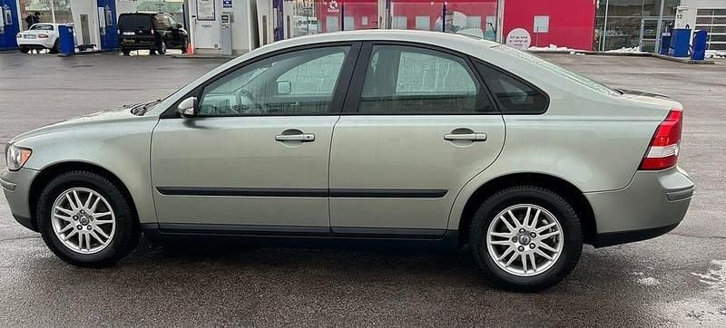 Begagnad 2006 Volvo S40 Sedan | 49 700 kr (Marknadspris) - Bild 1/4