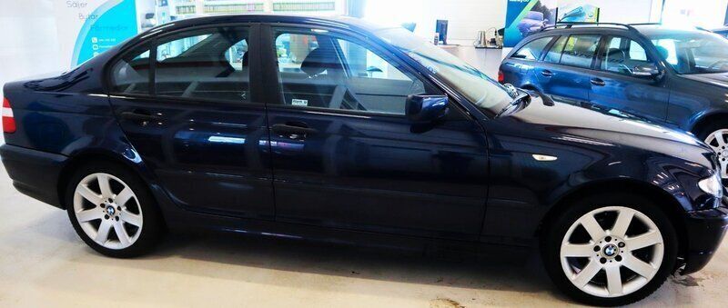 Begagnad BMW 318 143 HK (105 kW) 2003 Blå Sedan