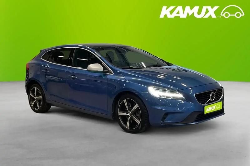 Blå Begagnad 2018 Volvo V40 Kombi | 224 700 kr (Dyr) - Bild 1/4