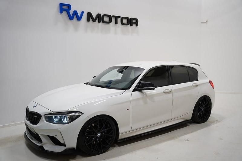 Vit Begagnad 2017 BMW M140 M Sport Halvkombi | 359 900 kr (Bra pris) - Bild 1/4