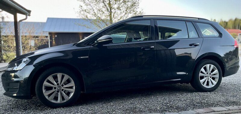 Grå Begagnad 2016 VW Golf VII Kombi | 90 000 kr (Superpris) - Bild 1/4