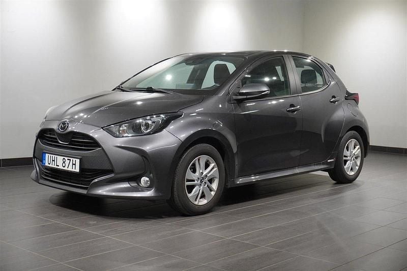 Grå Begagnad 2022 Mazda 2 Halvkombi | 209 800 kr (Marknadspris) - Bild 1/2