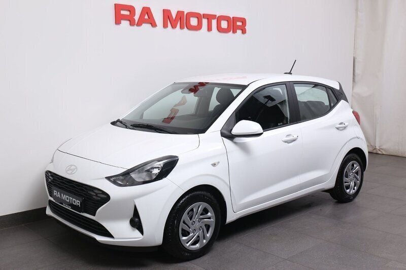 Atlas white solid Ny 2025 Hyundai i10 Essential Halvkombi | 179 900 kr (Marknadspris) - Bild 1/4