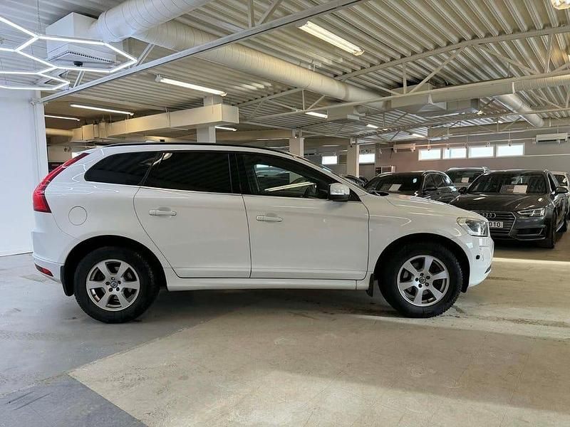 Begagnad Volvo XC60 Momentum 150 HK (110 kW) 2015 Vit SUV
