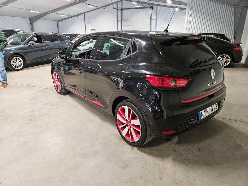 Begagnad Renault Clio IV 90 HK (66 kW) 2013 Svart Halvkombi