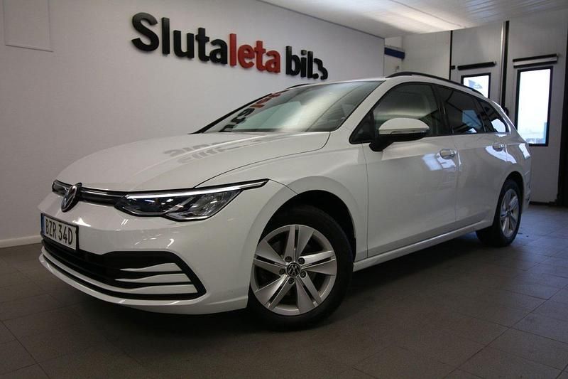 Vit Begagnad 2022 VW Golf VIII S Kombi | 249 900 kr (Marknadspris) - Bild 1/4