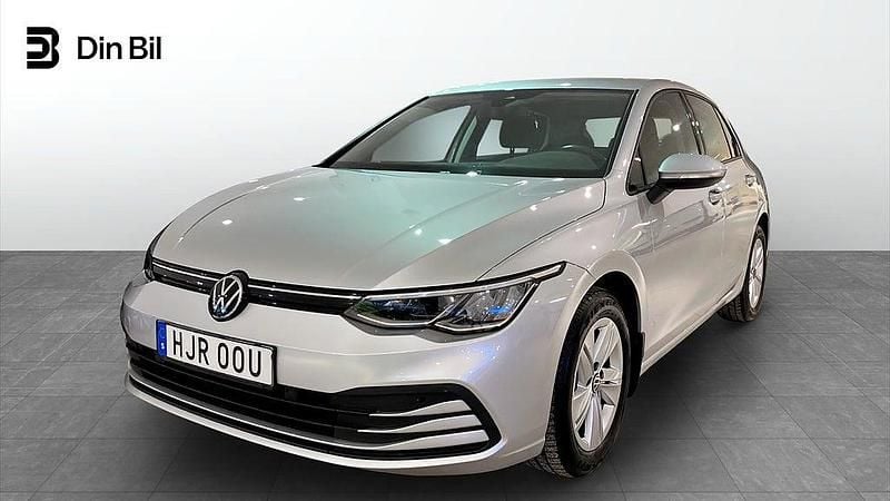 Reflex silver metallic Begagnad 2023 VW Golf VIII Halvkombi | 249 900 kr (Marknadspris) - Bild 1/4