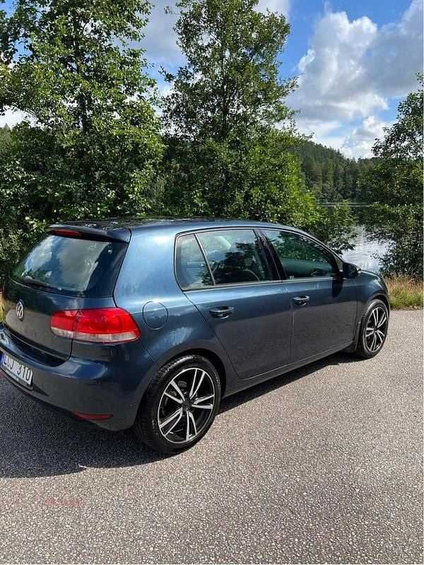 Grå Begagnad 2011 VW Golf Halvkombi | 53 000 kr (Marknadspris) - Bild 1/4