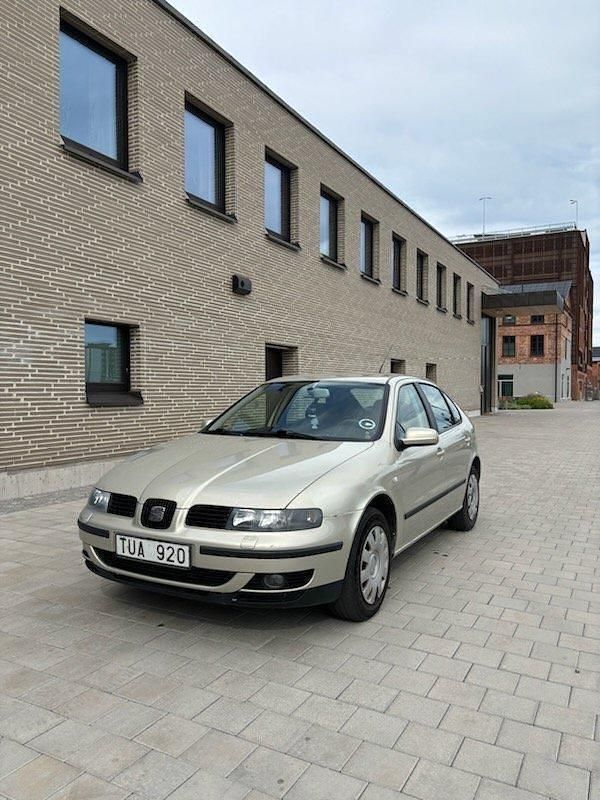 Brun Begagnad 2003 Seat Leon Halvkombi | 13 000 kr (Marknadspris) - Bild 1/4