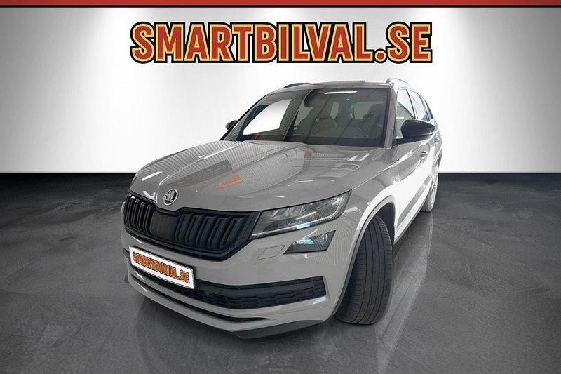 Grå Begagnad 2020 Skoda Kodiaq SportLine SUV | 269 900 kr (Lite dyr) - Bild 1/4