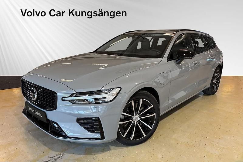 Grå Begagnad 2024 Volvo V60 Kombi | 439 900 kr (Marknadspris) - Bild 1/4