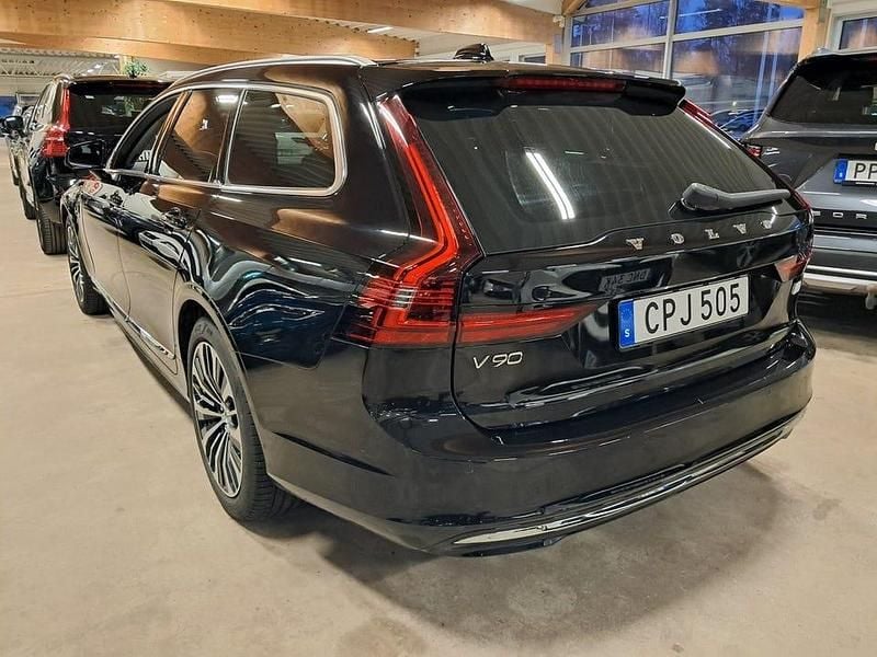 Begagnad Volvo V90 Core 253 HK (186 kW) 2024 Onyxsvart metallic Kombi