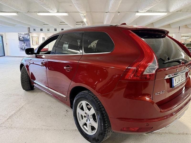 Begagnad Volvo XC60 Standard 190 HK (139 kW) 2017 Flamenco röd SUV