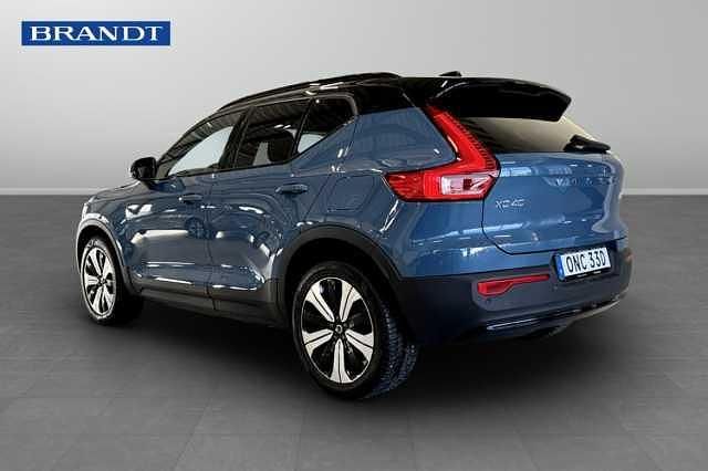 Begagnad Volvo XC40 Plus 175 kW (238 HK) 2023 Blå SUV