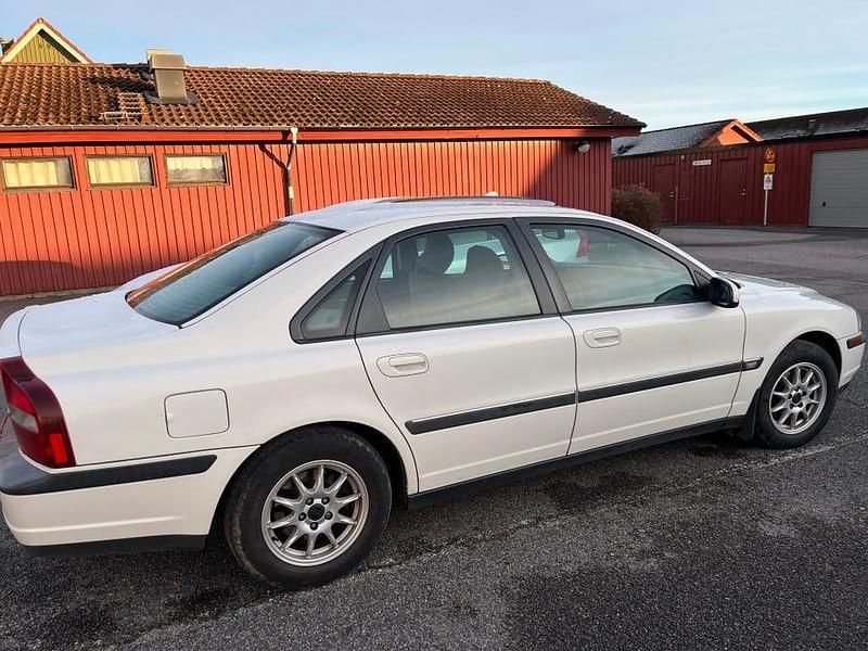 Begagnad 2001 Volvo S80 Sedan | 14 000 kr (Marknadspris) - Bild 1/3