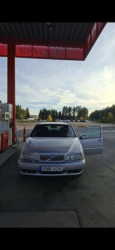 Grå Begagnad 2000 Volvo V70 Standard Kombi | 12 000 kr (Bra pris) - Bild 1/4