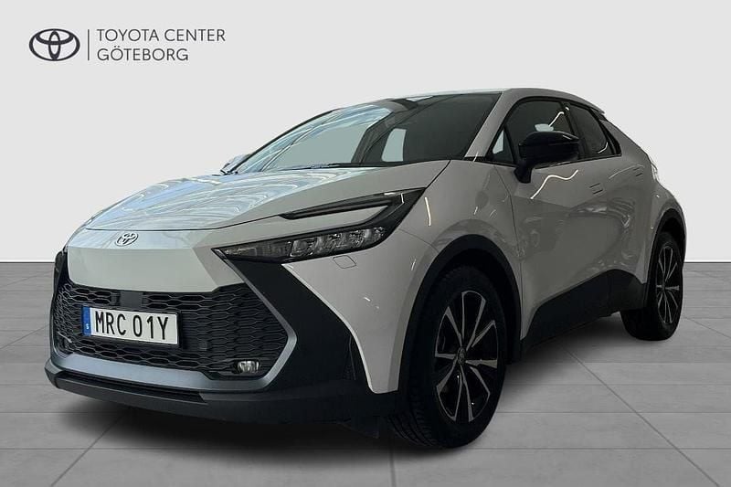 Silver Begagnad 2024 Toyota C-HR Style SUV | 349 900 kr (Marknadspris) - Bild 1/3