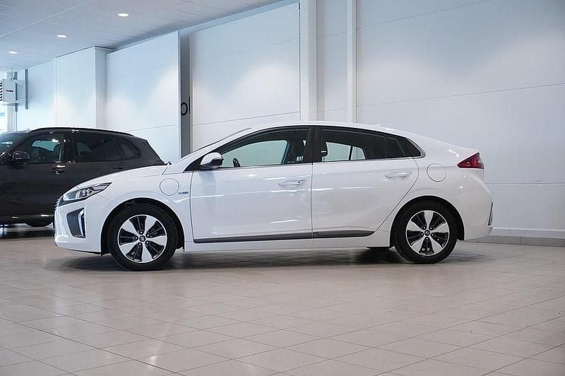 Begagnad Hyundai Ioniq Edition+ 105 HK (77 kW) 2018 Vit Halvkombi