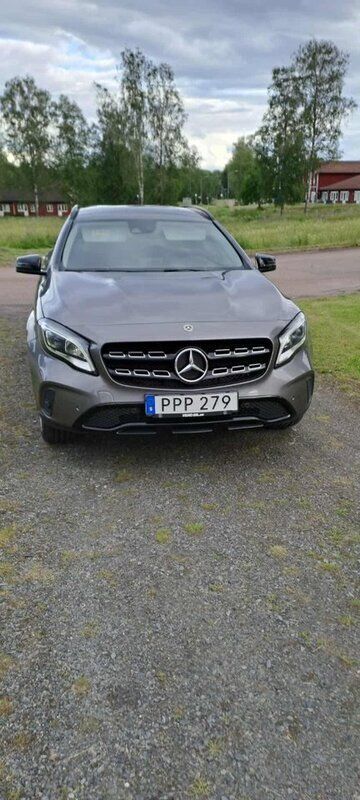 Grå Begagnad 2018 Mercedes GLA180 SUV | 210 000 kr - Bild 1/3