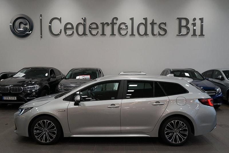 Silver Begagnad 2019 Toyota Corolla Style Kombi | 238 900 kr (Marknadspris) - Bild 1/4