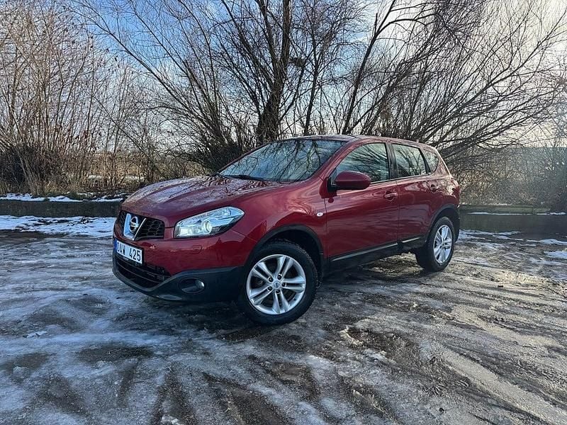 Röd Begagnad 2013 Nissan Qashqai SUV | 99 900 kr (Bra pris) - Bild 1/4