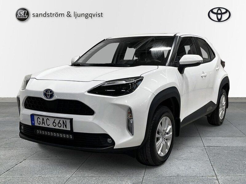 Vit Begagnad 2021 Toyota Yaris Cross Active SUV | 269 000 kr (Marknadspris) - Bild 1/3