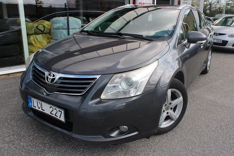 Mörkgrå (grå) Begagnad 2011 Toyota Avensis Business Edition Kombi | 59 900 kr (Bra pris) - Bild 1/4