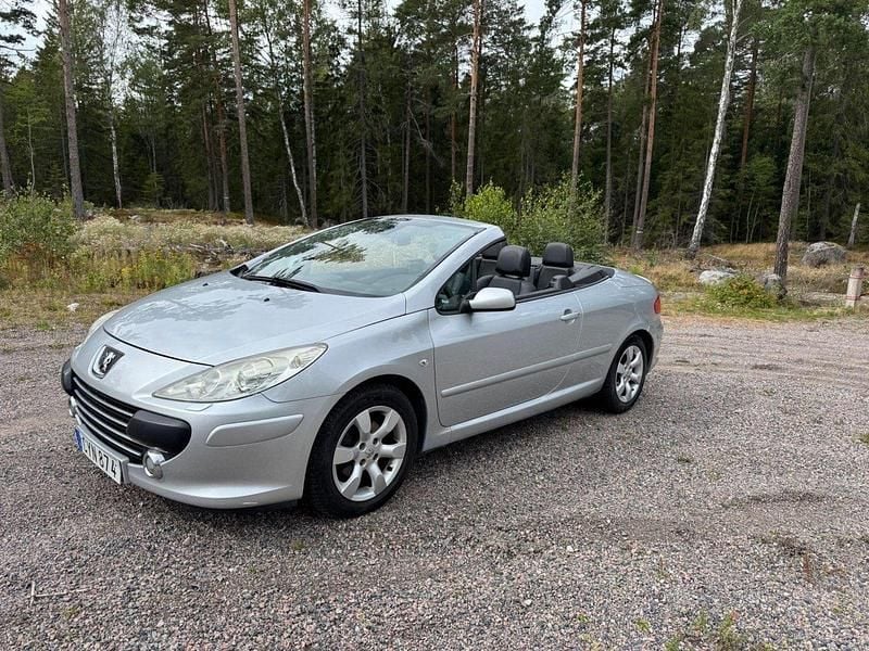 Grå Begagnad 2007 Peugeot 307 CC Cab | 45 000 kr (Marknadspris) - Bild 1/4