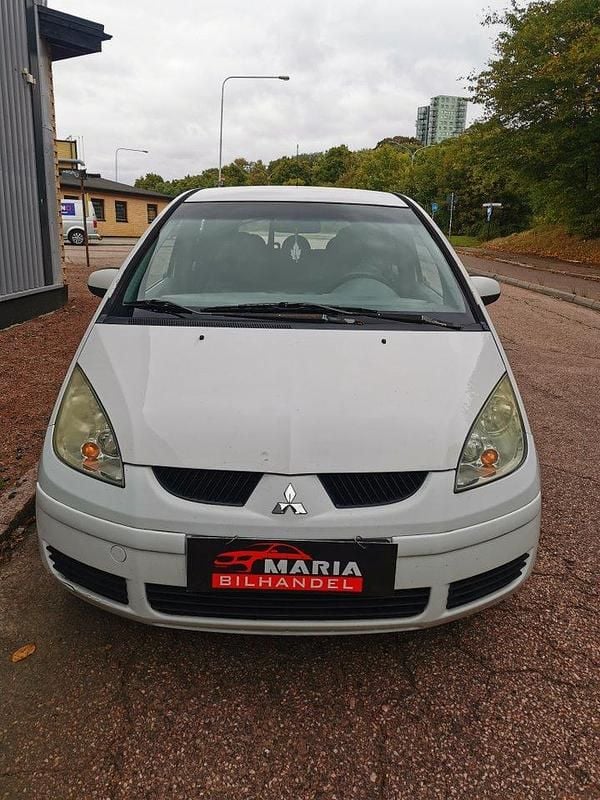 Vit Begagnad 2005 Mitsubishi Colt Halvkombi | 17 900 kr (Marknadspris) - Bild 1/4