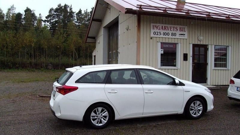 Vit Begagnad 2014 Toyota Auris Touring Sports Active Kombi | 94 500 kr (Marknadspris) - Bild 1/4