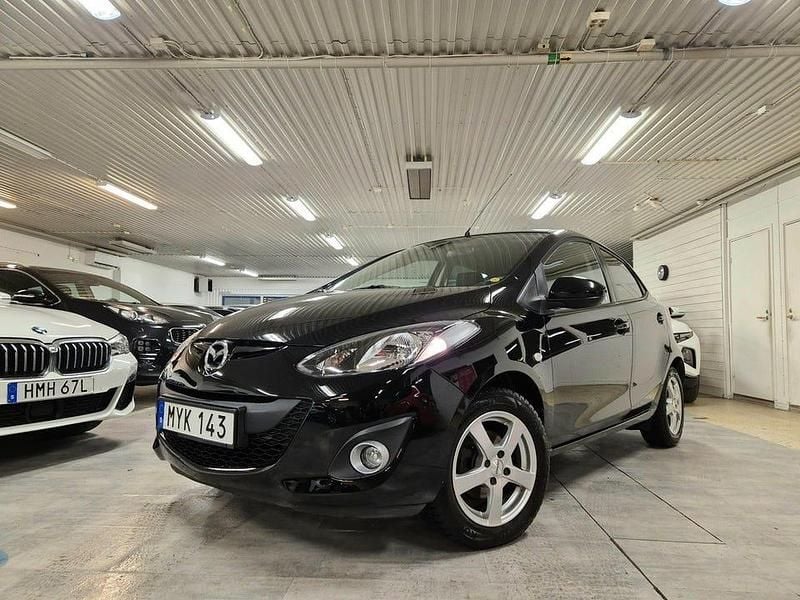 Svart Begagnad 2012 Mazda 2 Halvkombi | 54 900 kr (Marknadspris) - Bild 1/4