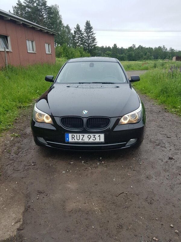 Svart Begagnad 2009 BMW 520 Advantage Kombi | 55 000 kr (Bra pris) - Bild 1/4