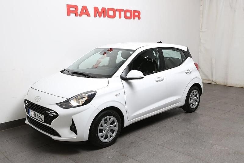 Begagnad Hyundai i10 Essential 67 HK (49 kW) 2023 Vit Halvkombi