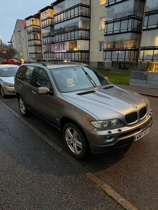 Grå Begagnad 2005 BMW X5 SUV | 60 000 kr (Marknadspris) - Bild 1/4