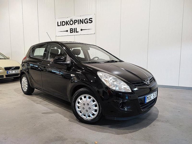 Svart Begagnad 2008 Hyundai i20 Select Halvkombi | 59 900 kr (Marknadspris) - Bild 1/4