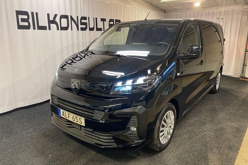 Svart Begagnad 2024 Peugeot e-Expert Van | 461 250 kr (Marknadspris) - Bild 1/4