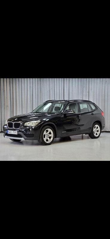 Svart Begagnad 2014 BMW X1 SUV | 90 000 kr (Marknadspris) - Bild 1/4
