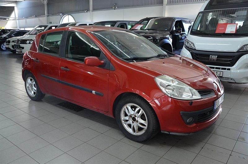 Röd Begagnad 2006 Renault Clio R.S. Halvkombi | 29 000 kr (Marknadspris) - Bild 1/4