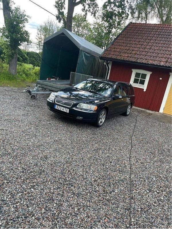 Svart Begagnad 2008 Volvo V70 Momentum Kombi | 20 000 kr - Bild 1/4