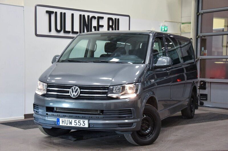 Grå Begagnad 2015 VW Caravelle Comfortline Minibuss | 249 900 kr (Marknadspris) - Bild 1/4