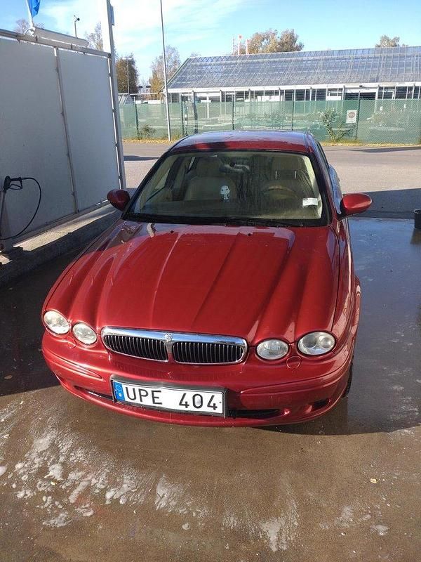 Röd Begagnad 2004 Jaguar X-type Sedan | 30 000 kr - Bild 1/4