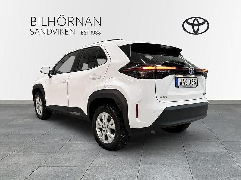 Begagnad Toyota Yaris Hybrid Active 117 HK (86 kW) 2023 Vit