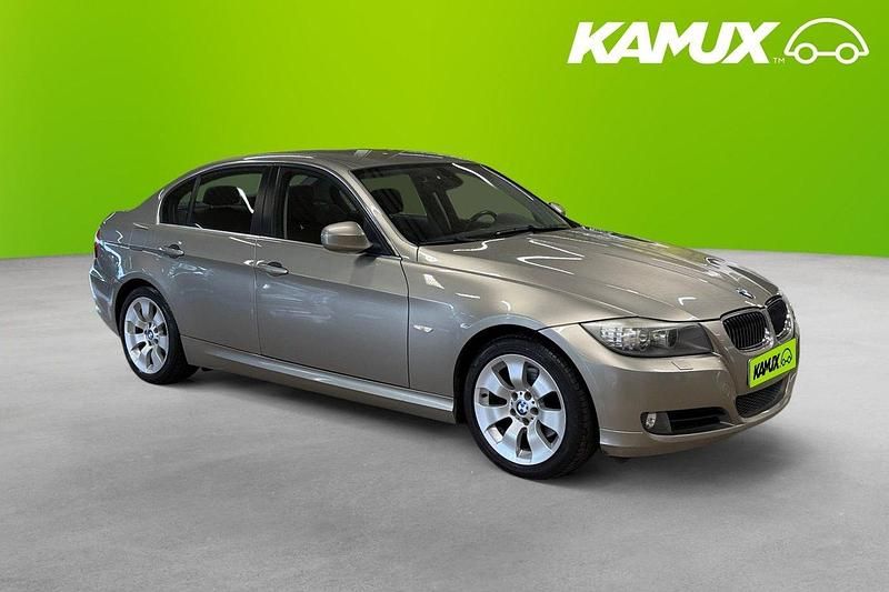 Brun Begagnad 2009 BMW 325 Comfort Edition Sedan | 93 800 kr (Marknadspris) - Bild 1/3